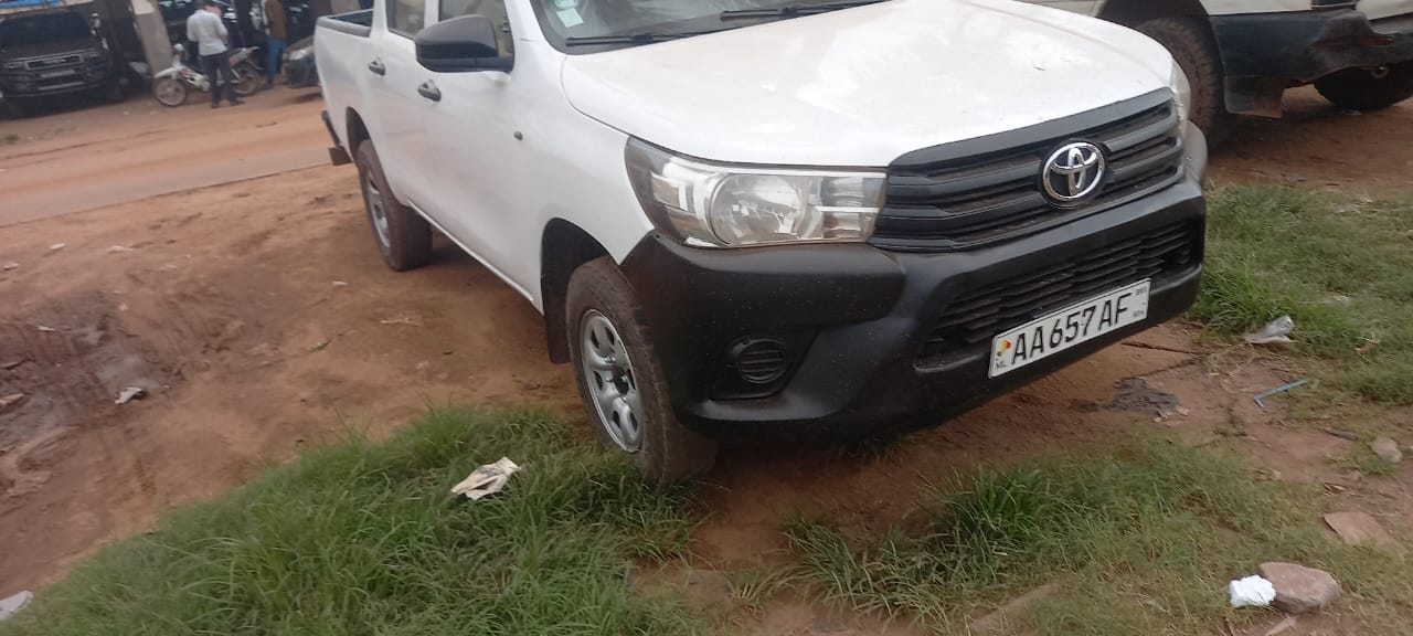 Véhicule Toyota de la flotte Safety Voyages Services — transport passagers Bamako Mali
