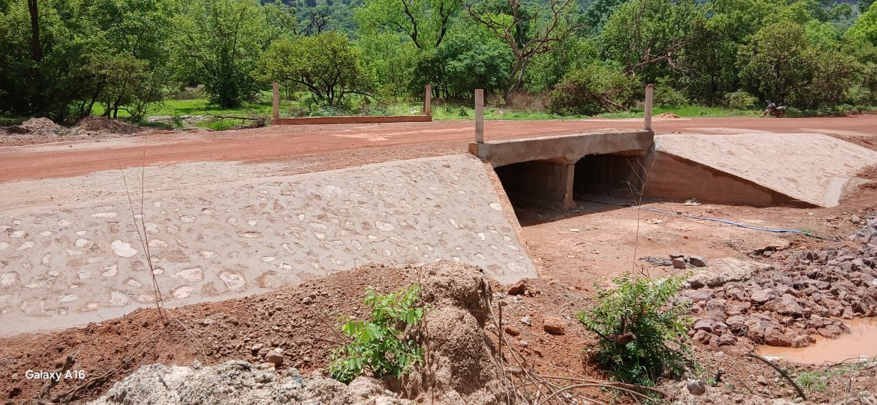 MOHA COM SARL - travaux BTP, voirie et ouvrages de drainage au Mali - chantier BTP: route/terrassement